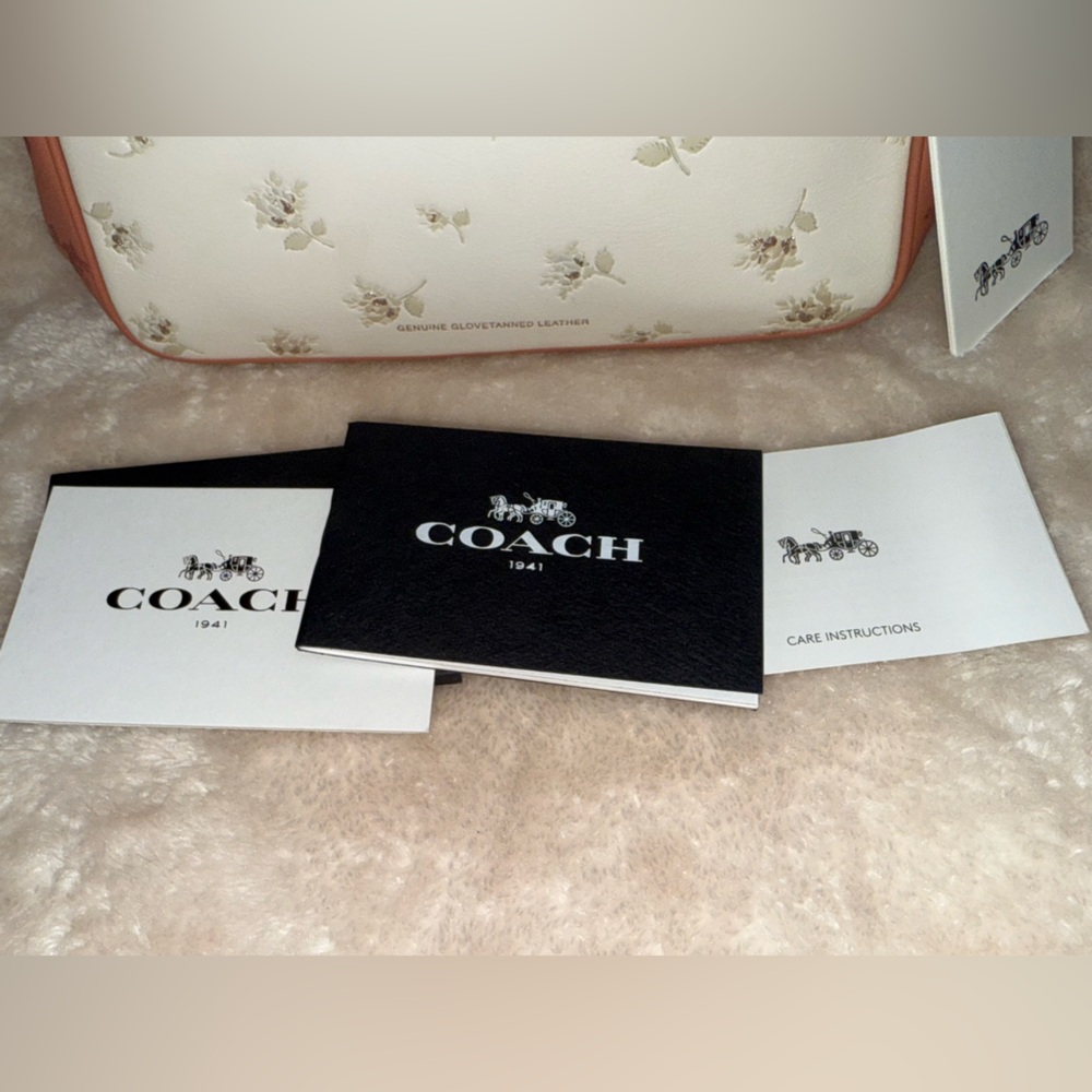 Limited Disney x Coach Minnie Mouse Kisslock Bag Cream & Pink Floral Print New! - Picture 3 of 17